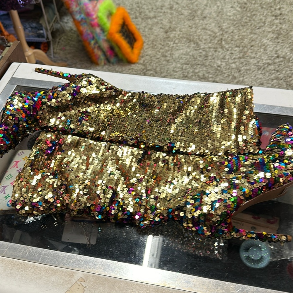 Beautiful gold sparkly shiny size 10 boots
